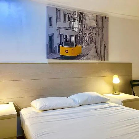 Charming To Rent With Shared Facilities *